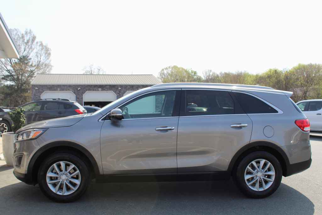 Used 2018 Kia Sorento LX image 10