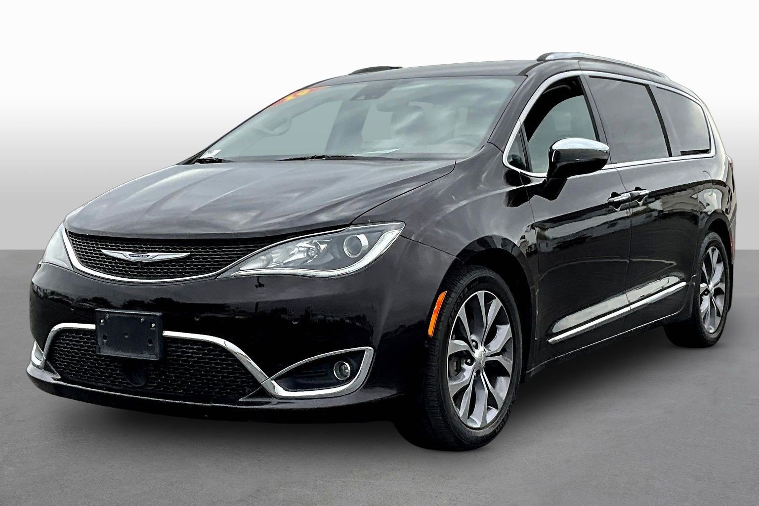 Used 2019 Chrysler Pacifica Limited w/ Advanced Safetytec Group