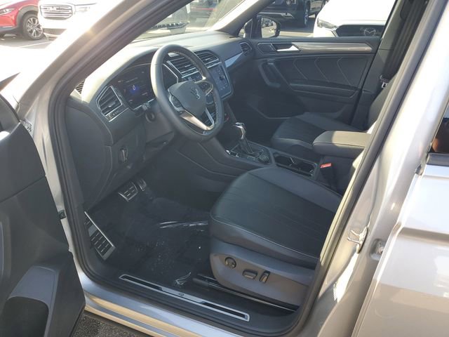 Certified 2023 Volkswagen Tiguan SE R-Line AWD/4WD image 16