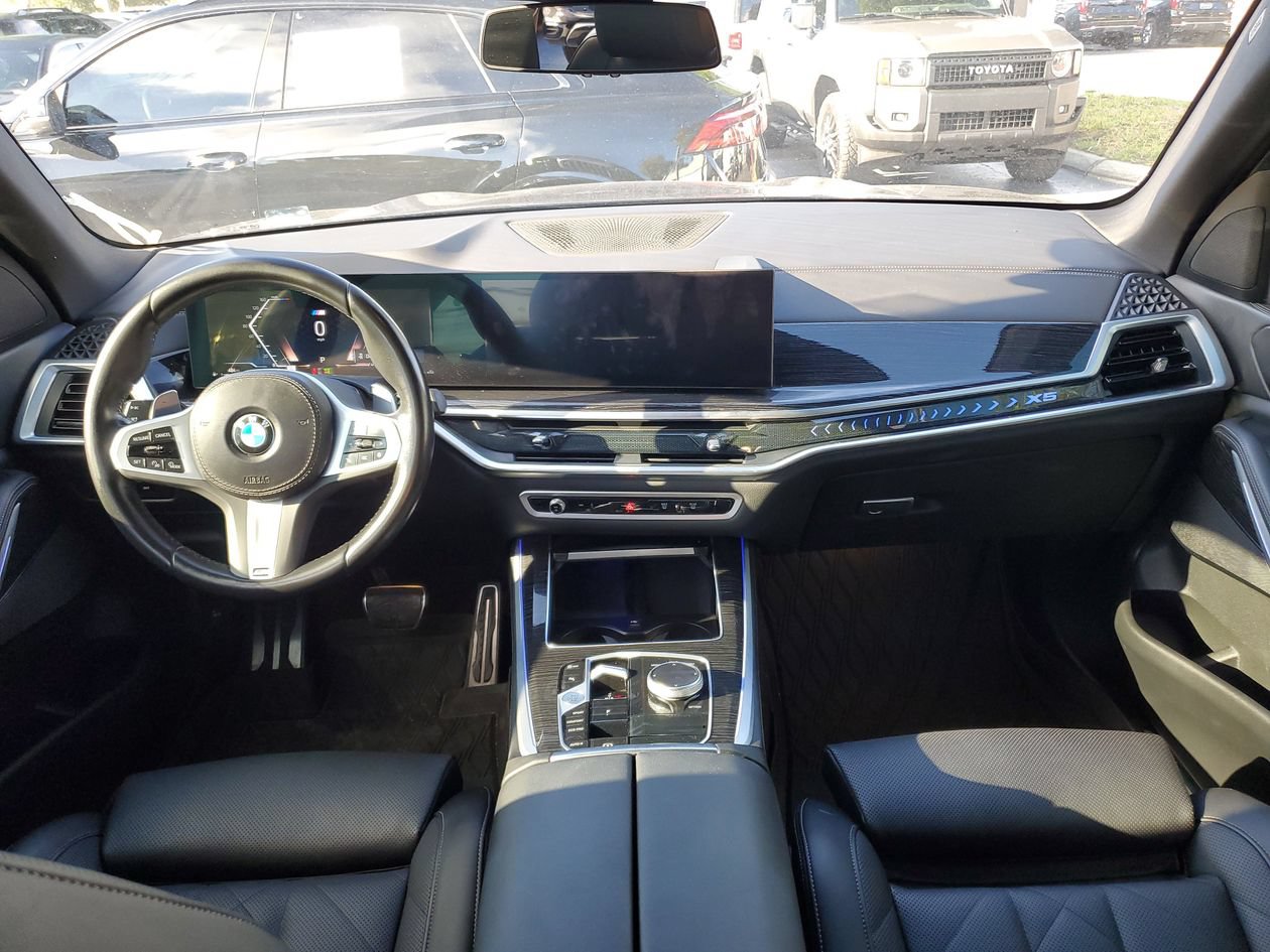 Used 2024 BMW X5 sDrive40i w/ M Sport Package RWD image 11