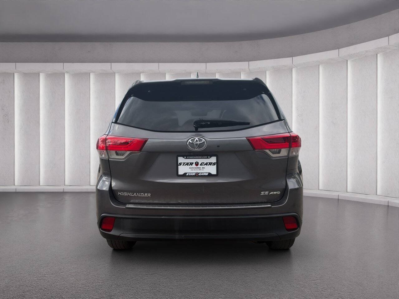 Used 2018 Toyota Highlander SE AWD/4WD image 4