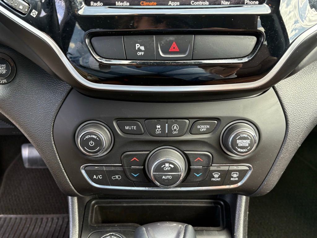 Used 2019 Jeep Cherokee Overland w/ Trailer Tow Group AWD/4WD image 20