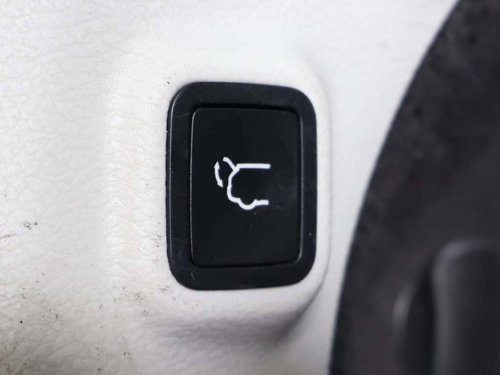 Used 2019 Jeep Cherokee Overland w/ Technology Group image 23