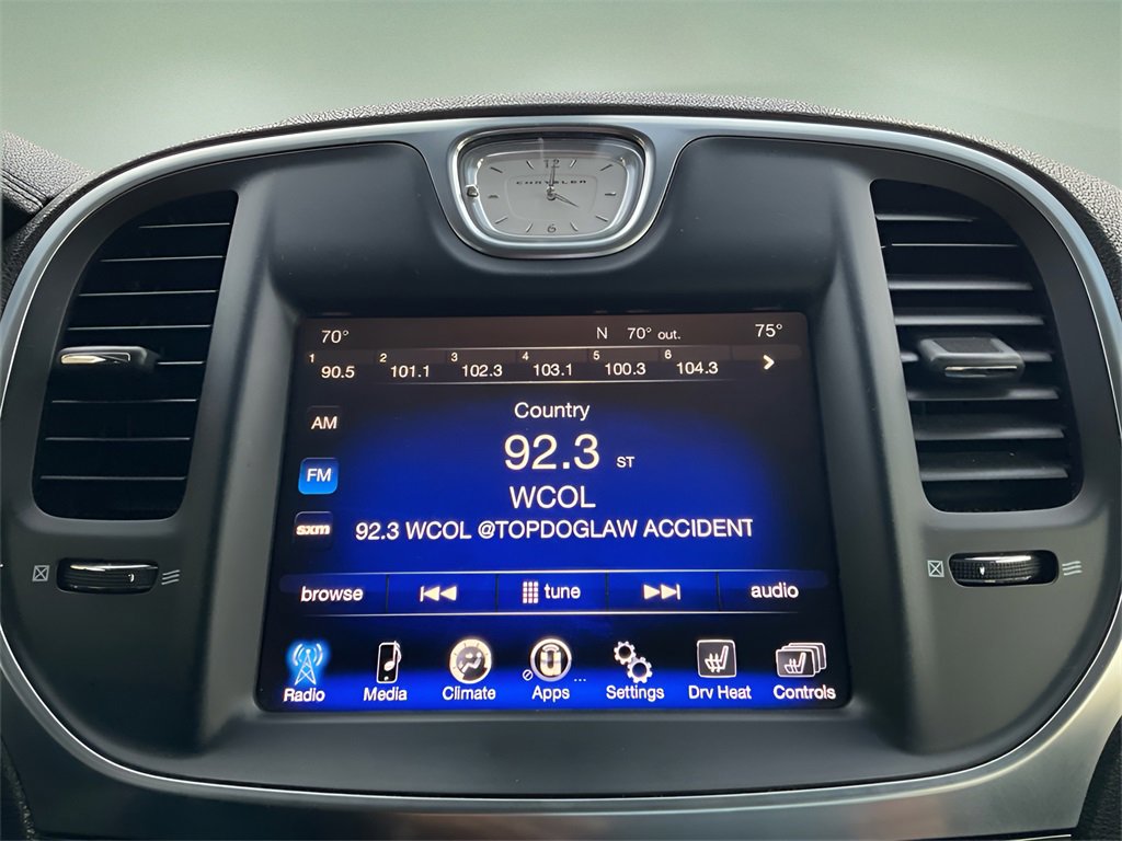 Used 2017 Chrysler 300 Limited image 21