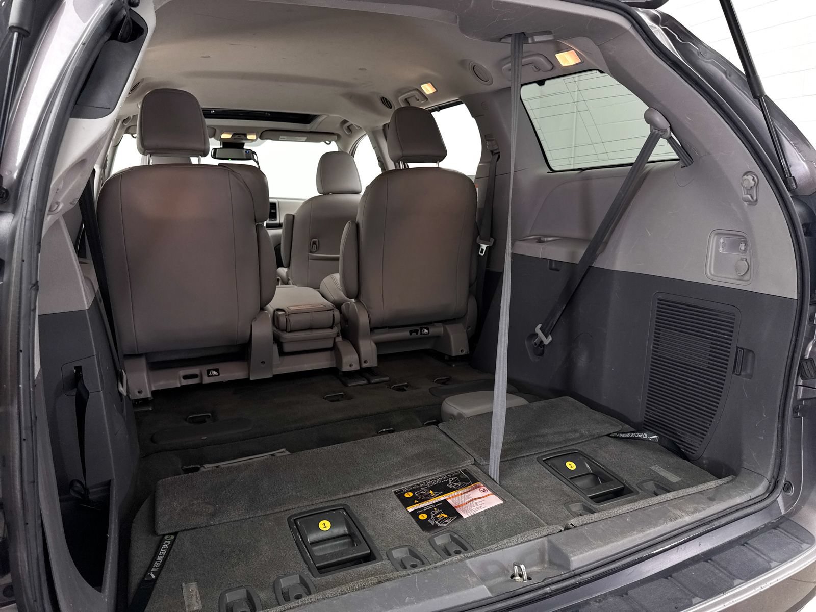 Used 2018 Toyota Sienna XLE w/ XLE Navigation Package FWD image 26