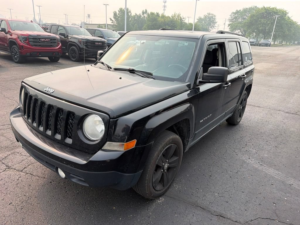 Used 2014 Jeep Patriot Latitude AWD/4WD image 5