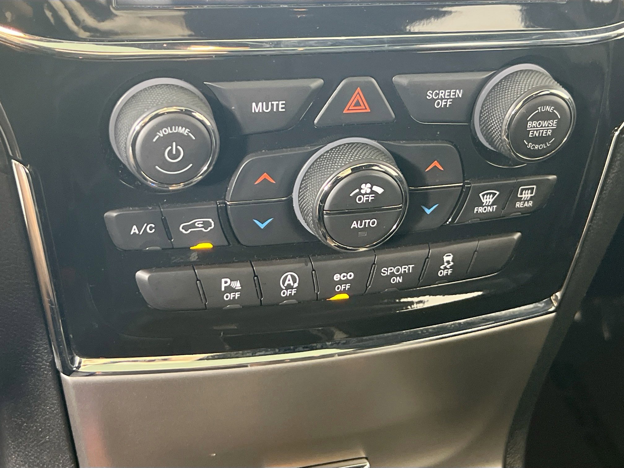 Used 2022 Jeep Grand Cherokee Laredo X image 16