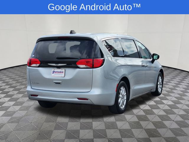 Used 2024 Chrysler Pacifica Touring-L image 4