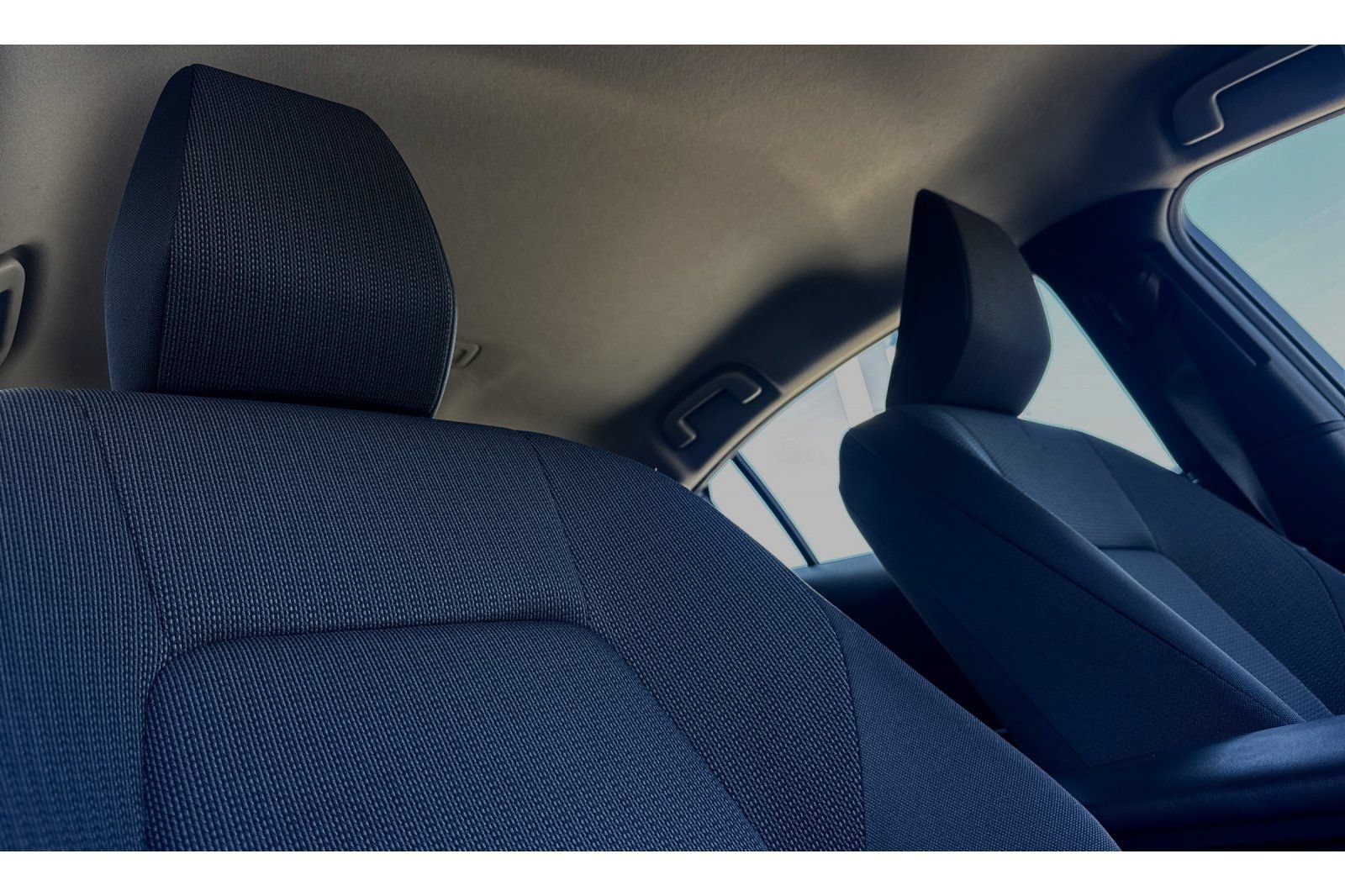 Used 2025 Toyota Prius LE FWD image 16