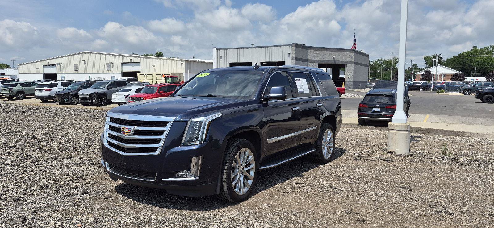 Used 2018 Cadillac Escalade Luxury AWD/4WD image 1