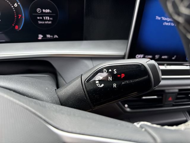 Certified 2025 Volkswagen Tiguan SE image 15