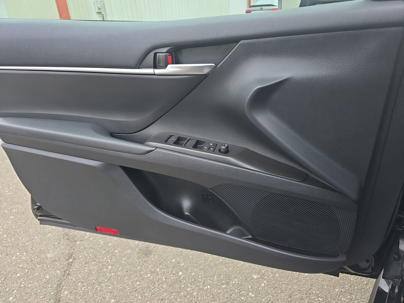 Used 2024 Toyota Camry SE image 32