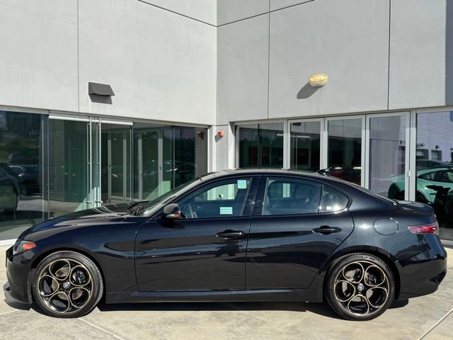 Used 2025 Alfa Romeo Giulia w/ Driving Assist Package image 5