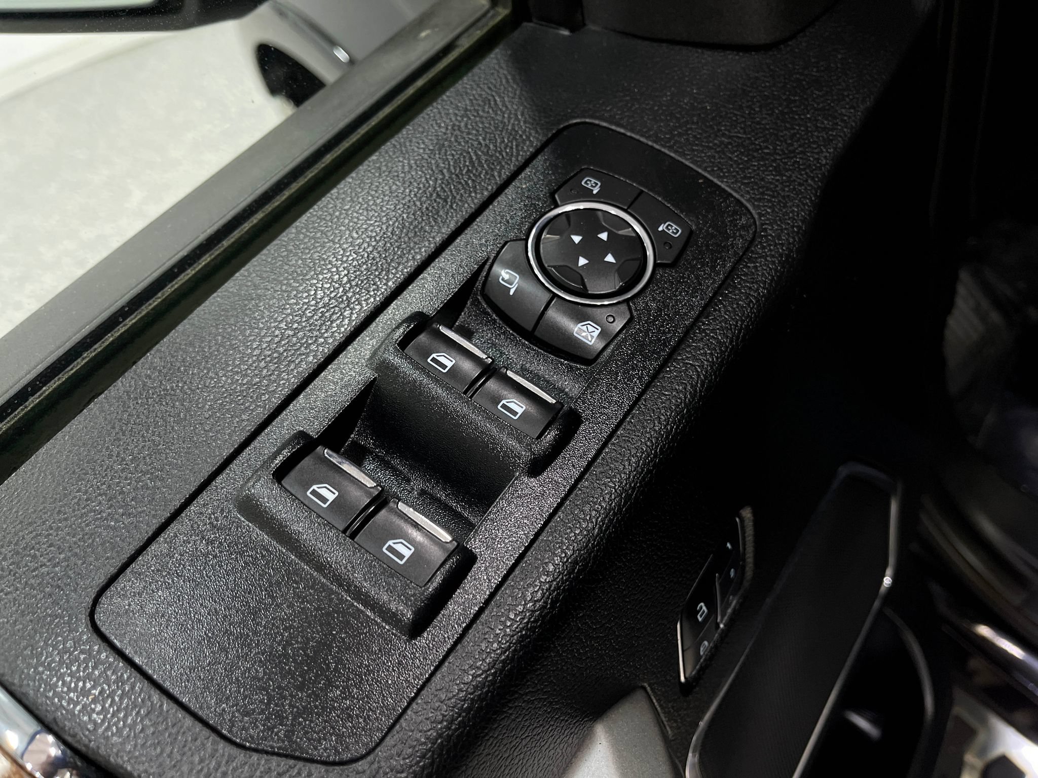 Used 2018 Ford F150 Lariat w/ Equipment Group 502A Luxury AWD/4WD image 16