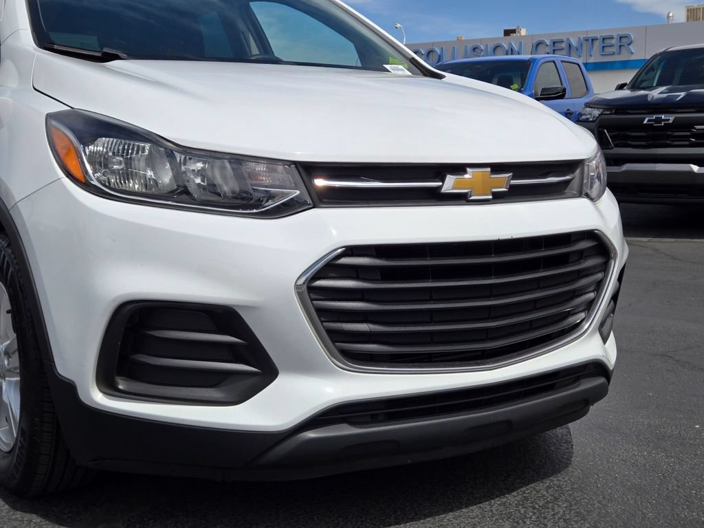 Used 2020 Chevrolet Trax LS w/ LPO, Cargo Package FWD image 8