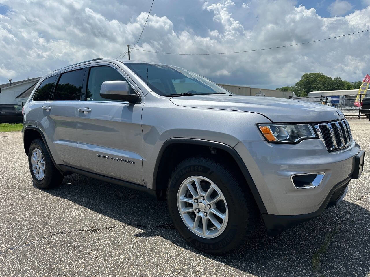 Used 2019 Jeep Grand Cherokee Laredo image 12