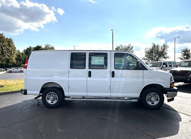 Used 2025 Chevrolet Express 2500 w/ Driver Convenience Package RWD image 20