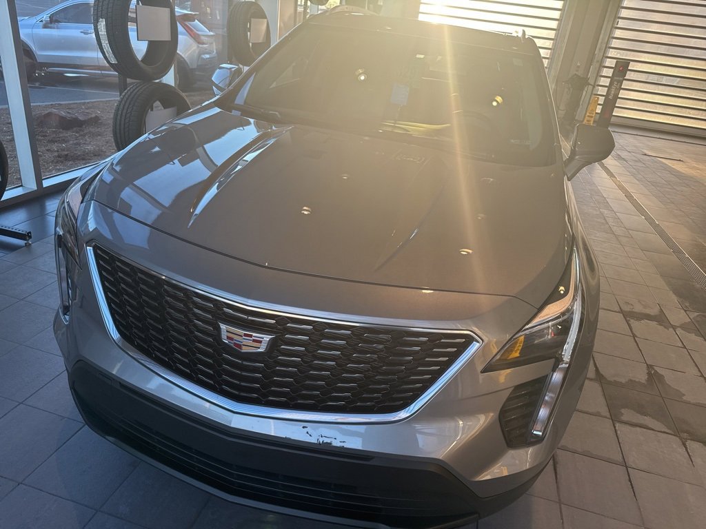 Used 2023 Cadillac XT4 Luxury w/ Cold Weather Package image 2