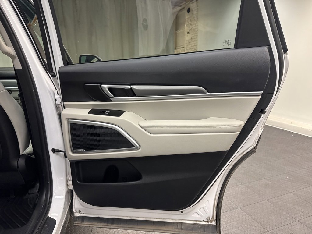 Used 2022 Kia Telluride S image 16