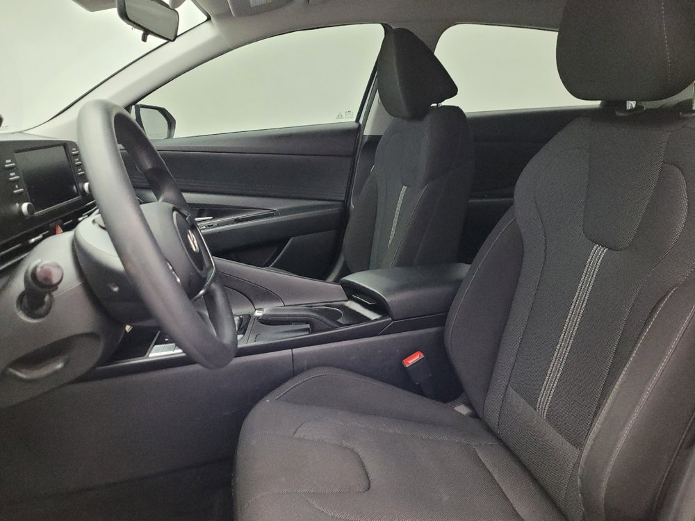 Used 2025 Hyundai Elantra SE FWD image 17