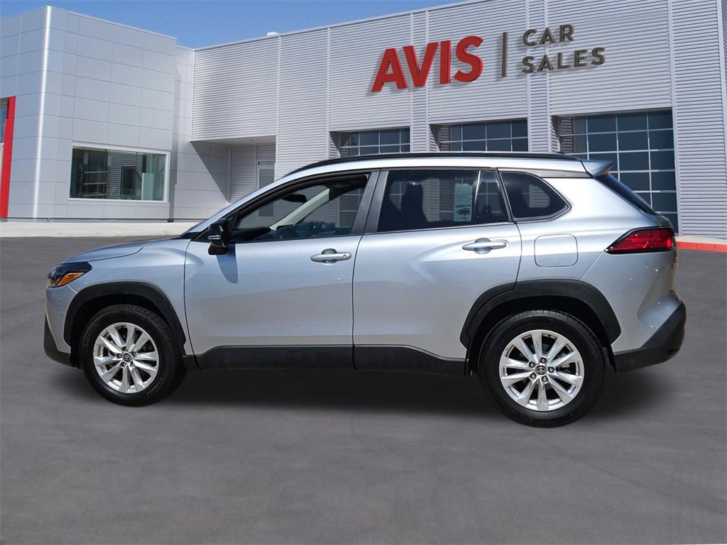 Used 2025 Toyota Corolla Cross LE image 10