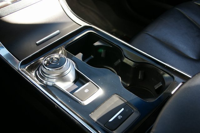 Used 2019 Ford Edge Titanium image 25