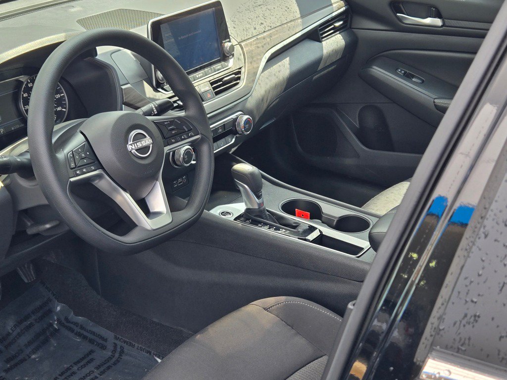 Used 2025 Nissan Altima 2.5 SV FWD image 23