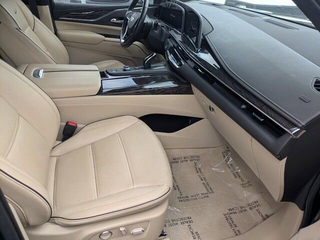 Used 2021 Cadillac Escalade Premium Luxury image 35