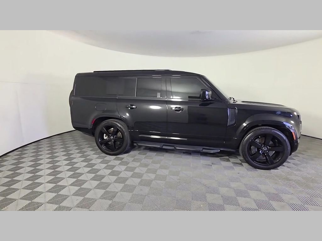 Used 2025 Land Rover Defender 130 X-Dynamic SE image 36