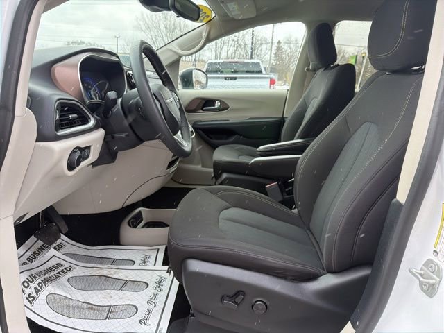 Used 2024 Chrysler Voyager LX image 21