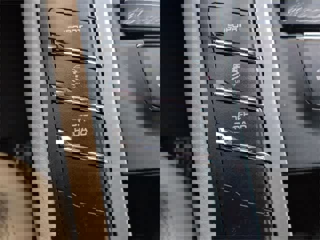 Used 2021 Porsche Macan S w/ Premium Package image 39