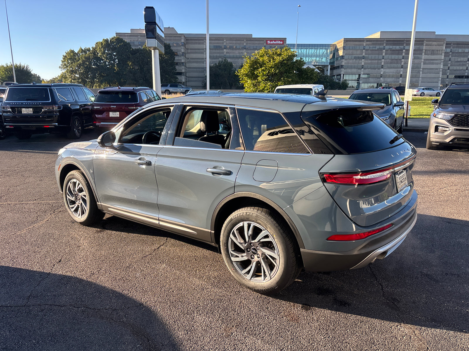Certified 2023 Lincoln Corsair AWD w/ Equipment Group 101A image 5