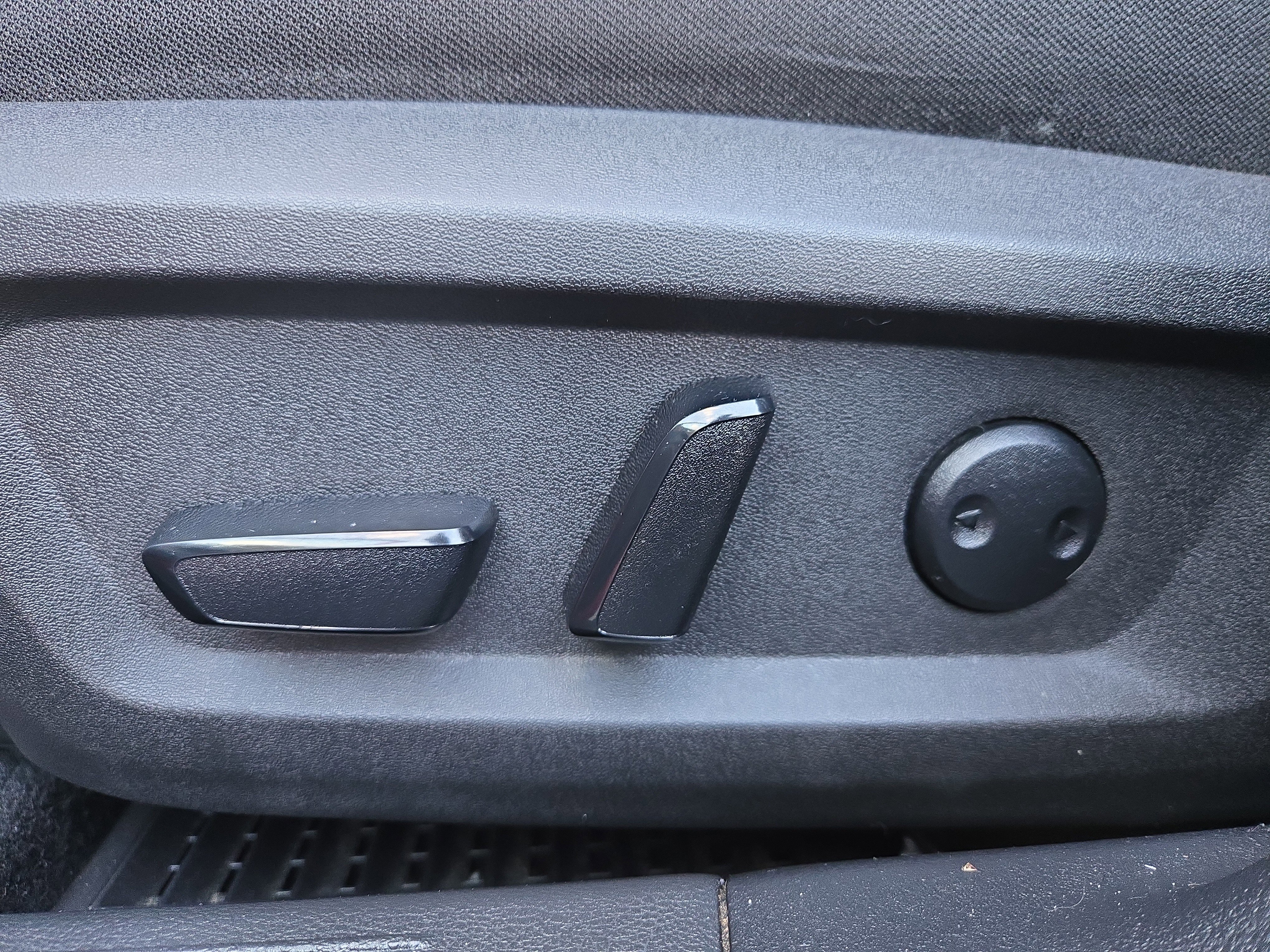 Used 2023 Nissan Rogue SV image 13