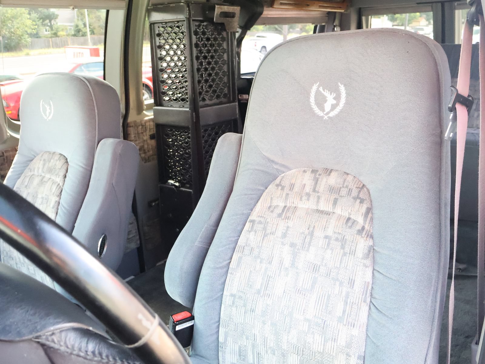 Used 2000 Ford E-150 and Econoline 150 RWD image 27