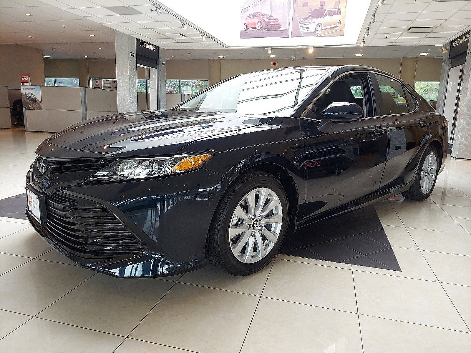 Used 2019 Toyota Camry LE FWD image 3