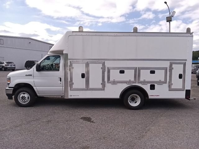 New 2026 Ford E-450 and Econoline 450 Super Duty w/ Power Equipment Group RWD image 6