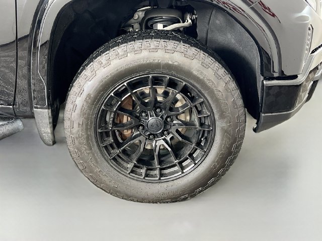 Used 2025 GMC Sierra 1500 AT4 w/ AT4 Premium Package AWD/4WD image 40