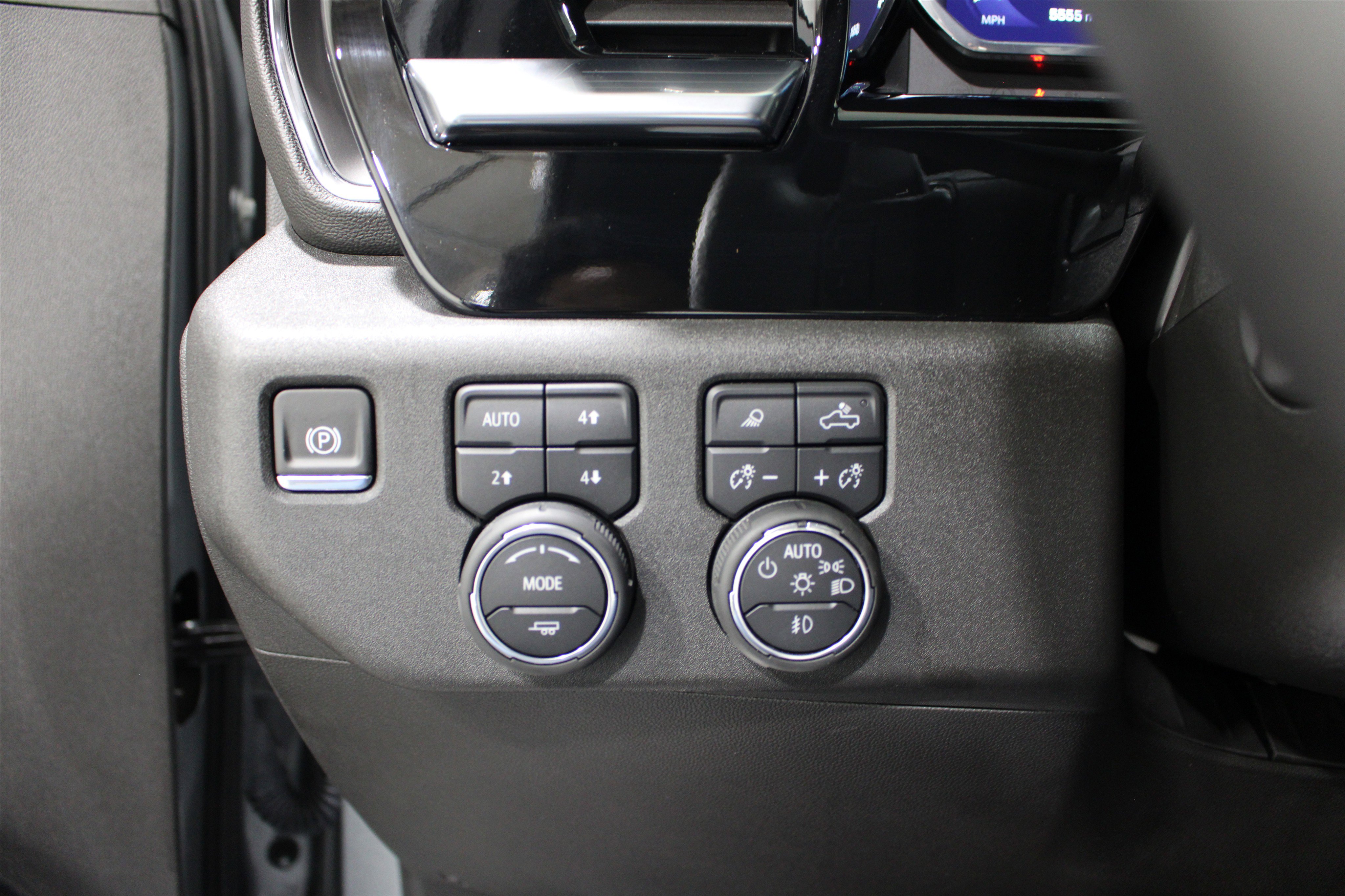 Used 2026 Chevrolet Silverado 1500 LTZ AWD/4WD image 9