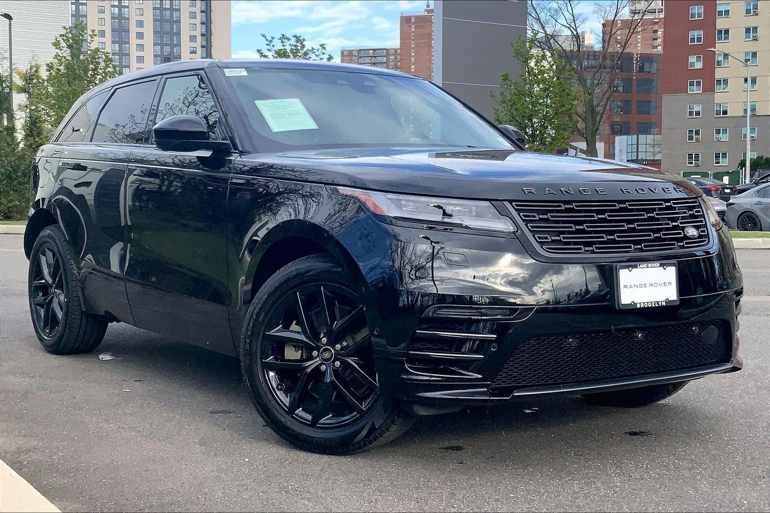 Used 2026 Land Rover Range Rover Velar Dynamic SE AWD/4WD image 2