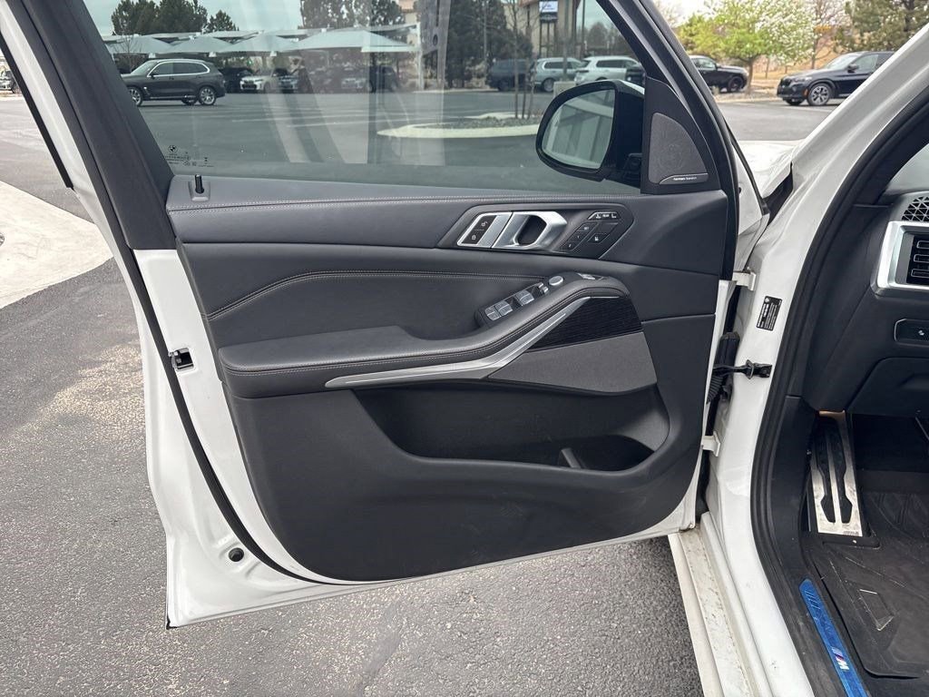 Used 2024 BMW X7 xDrive40i w/ M Sport Package image 9