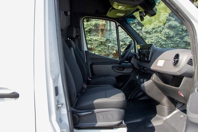 Used 2023 Mercedes-Benz Sprinter 4500 image 21