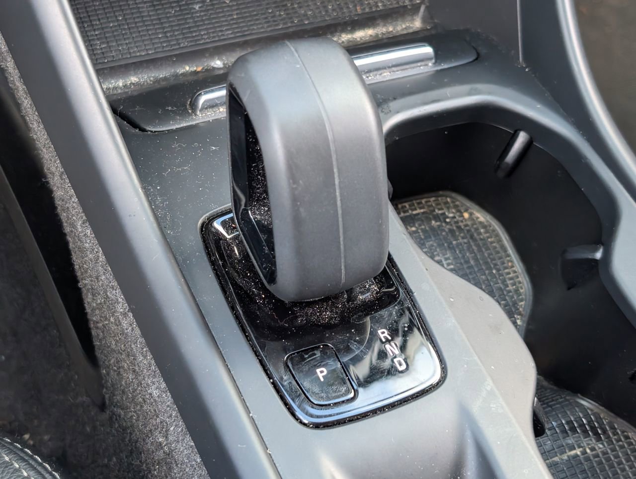 Used 2022 Volvo XC40 T4 Momentum image 21