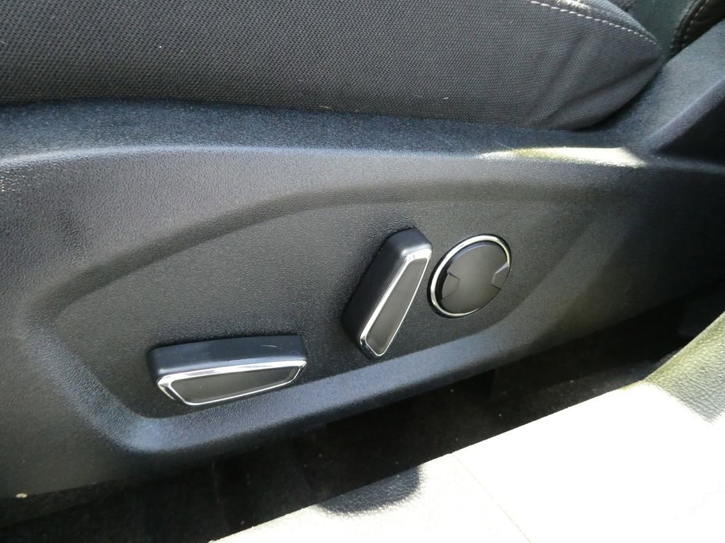 Used 2020 Ford Fusion SE FWD image 22