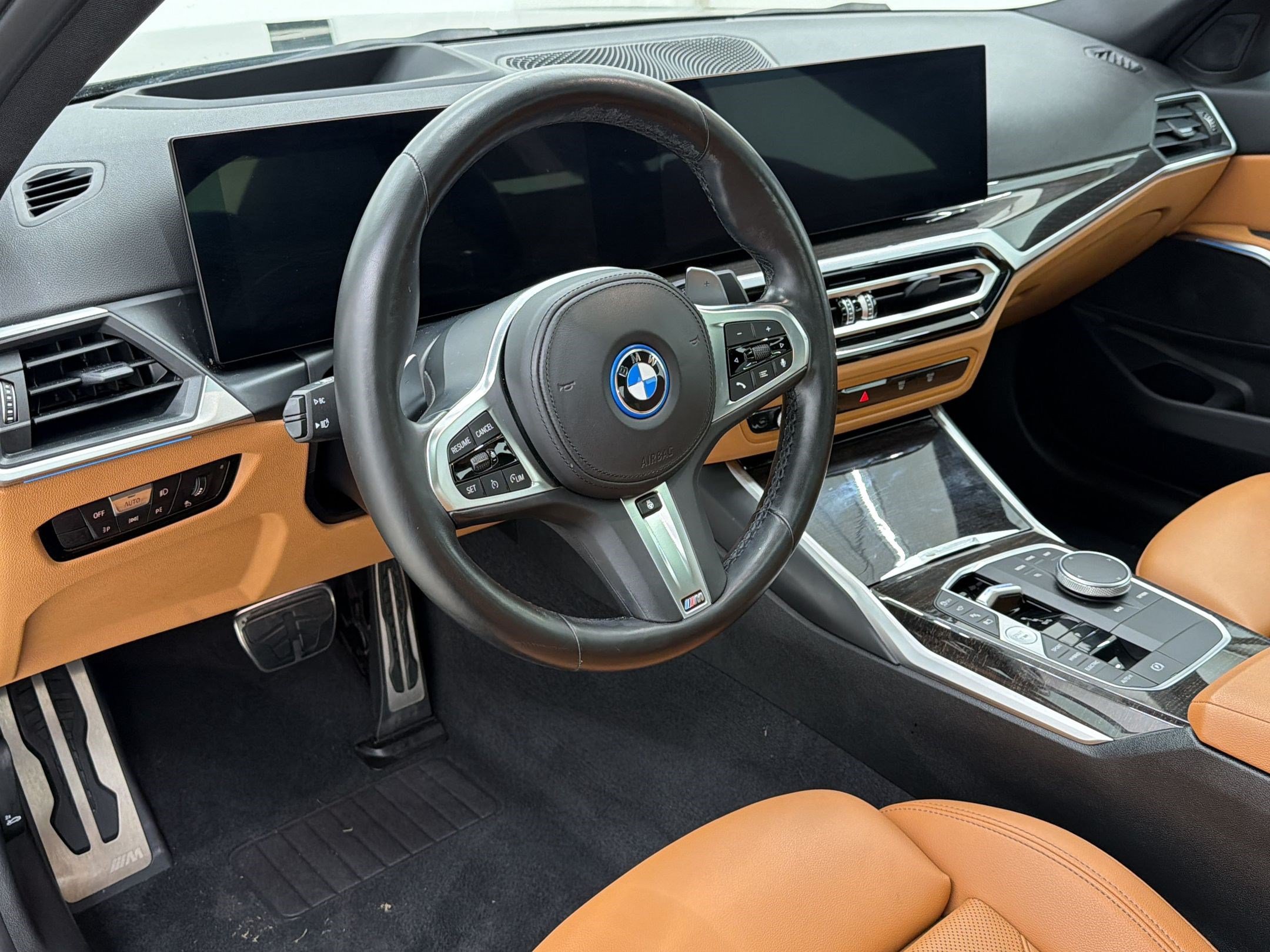 Used 2023 BMW 330e w/ M Sport Package RWD image 4