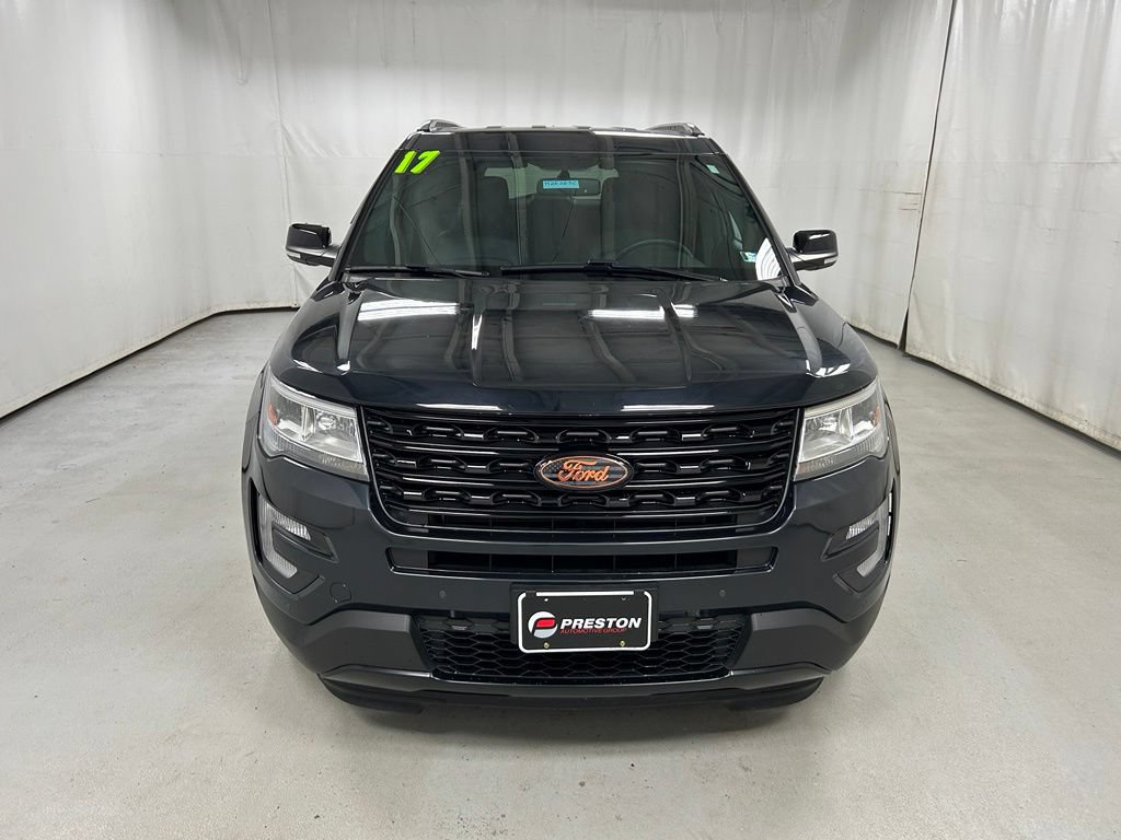 Used 2017 Ford Explorer XLT w/ Equipment Group 202A AWD/4WD image 3
