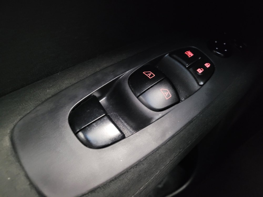 Used 2015 Nissan Pathfinder SV image 27