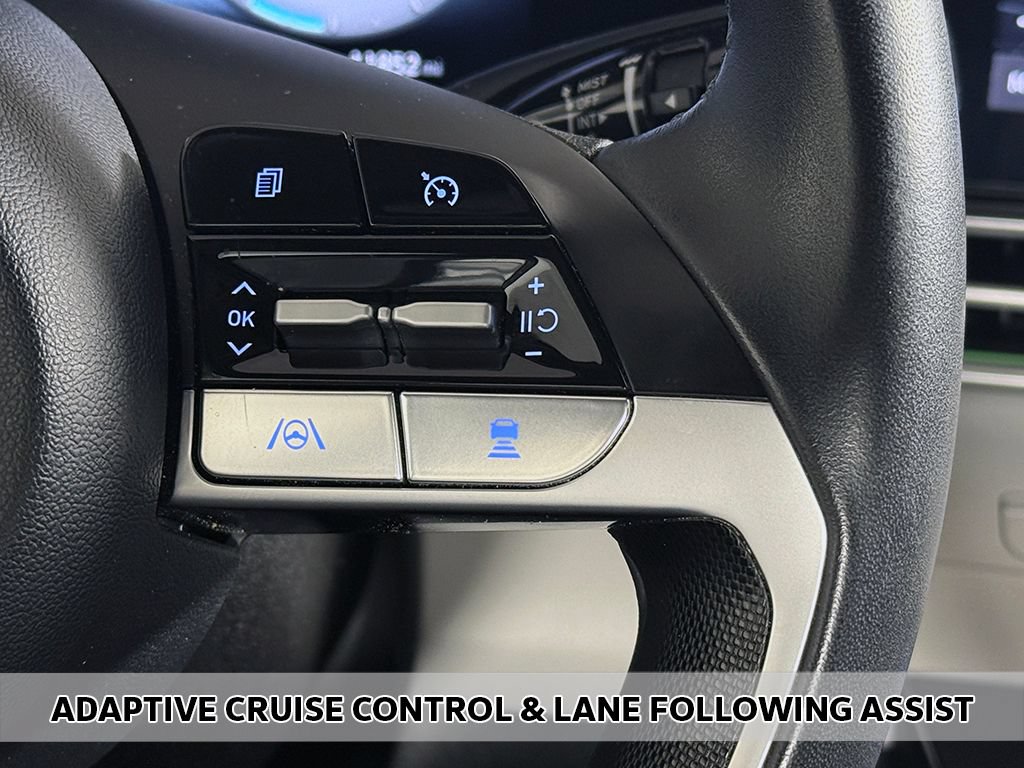Used 2023 Hyundai Elantra Limited w/ Cargo Package FWD image 3