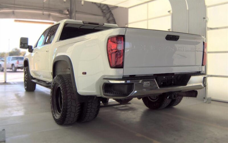 Used 2022 Chevrolet Silverado 3500 LT w/ Convenience Package AWD/4WD image 4