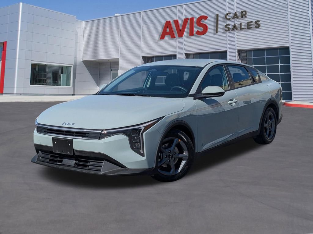 Used 2025 Kia K4 LXS image 1
