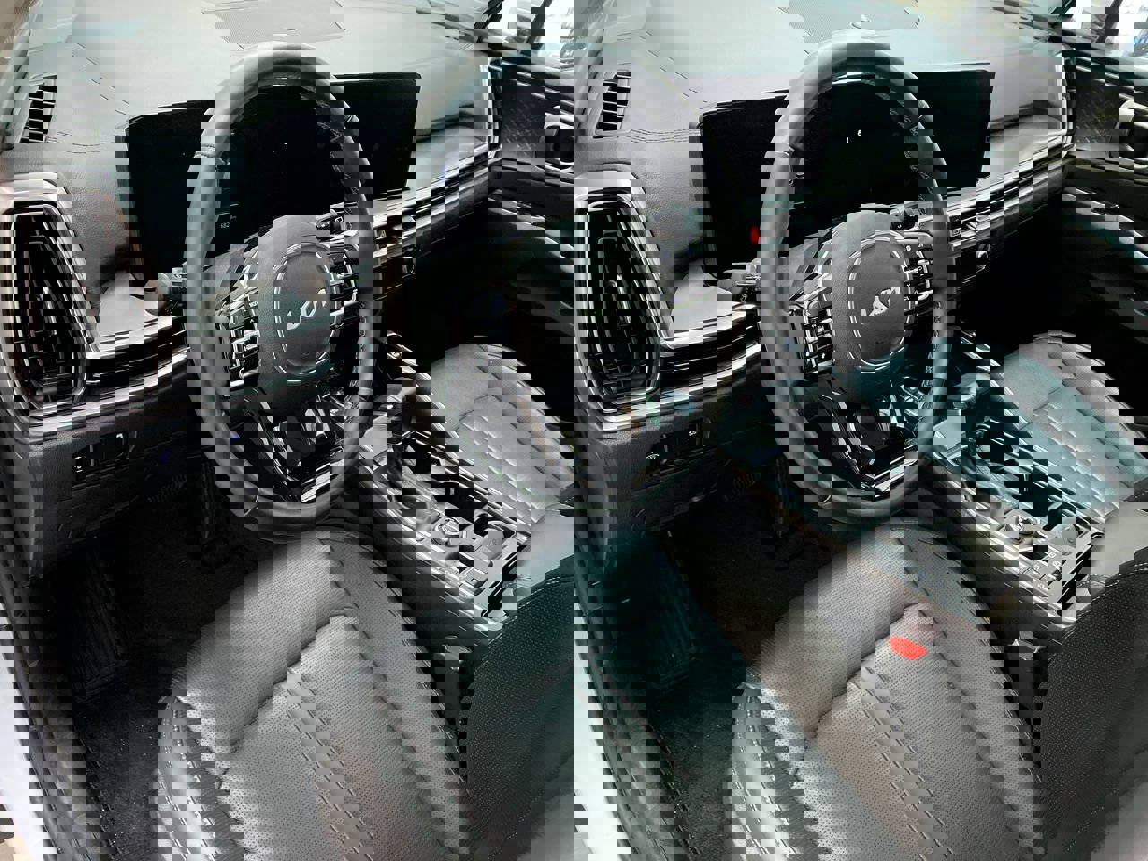 Certified 2025 Kia Sorento S w/ Panoramic Sunroof Package image 20